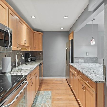 Modern Amenities Gas Fireplace Central Location Спокейн Екстериор снимка