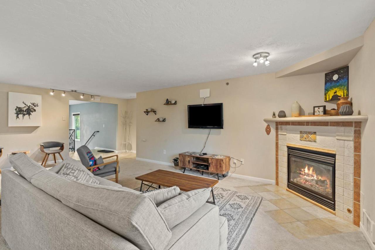 Modern Amenities Gas Fireplace Central Location Спокейн Екстериор снимка