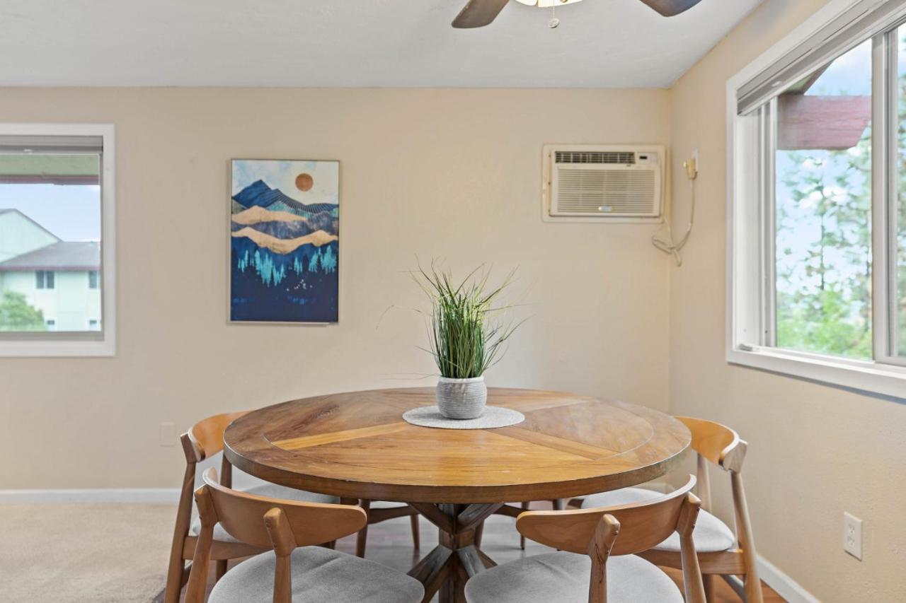 Modern Amenities Gas Fireplace Central Location Спокейн Екстериор снимка