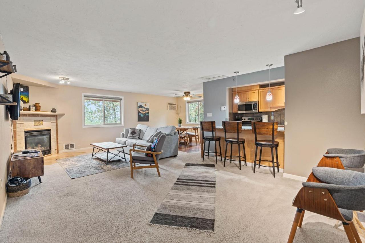 Modern Amenities Gas Fireplace Central Location Спокейн Екстериор снимка