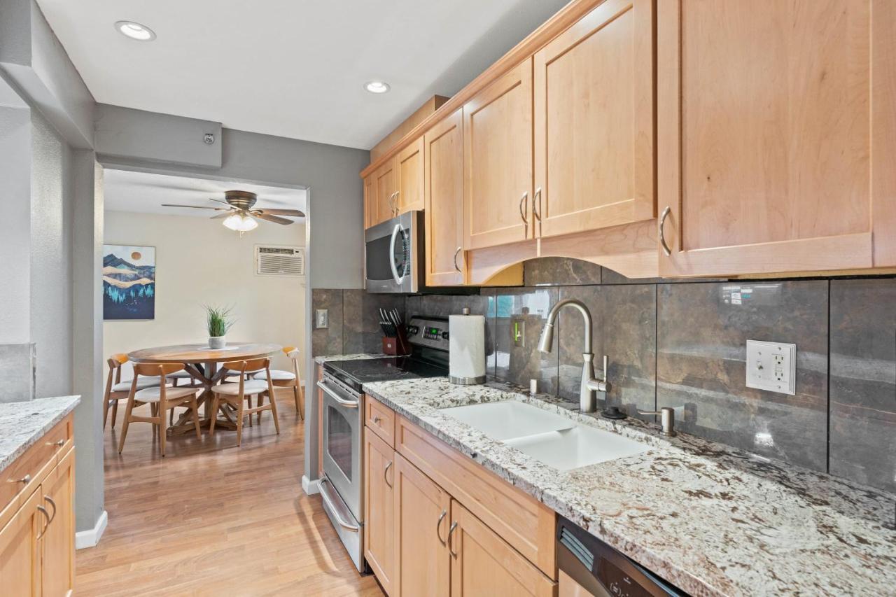 Modern Amenities Gas Fireplace Central Location Спокейн Екстериор снимка